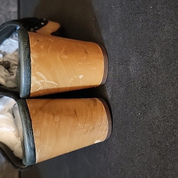 Ugg| Abbee Clogs Size 9 - Picture 5 of 8